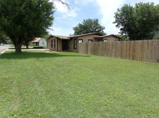 111 W Dunlap St, Sabinal, TX 78881