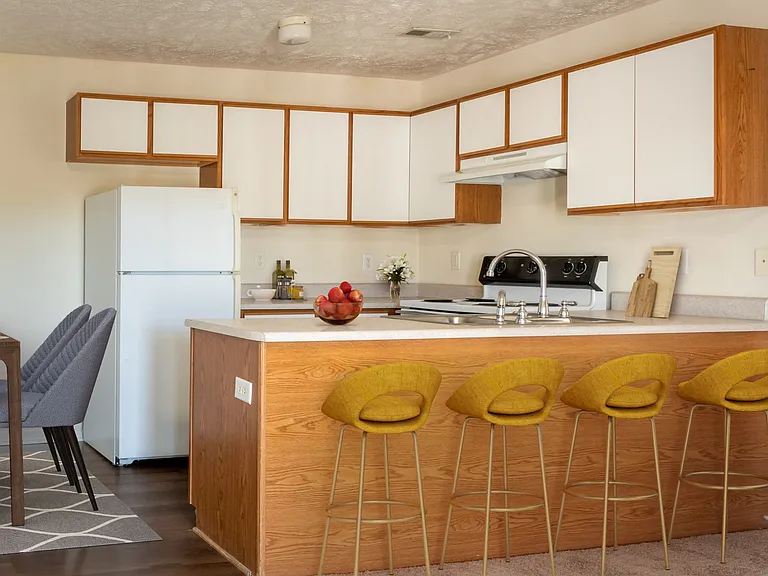 South Main Apartments — Photo 15
