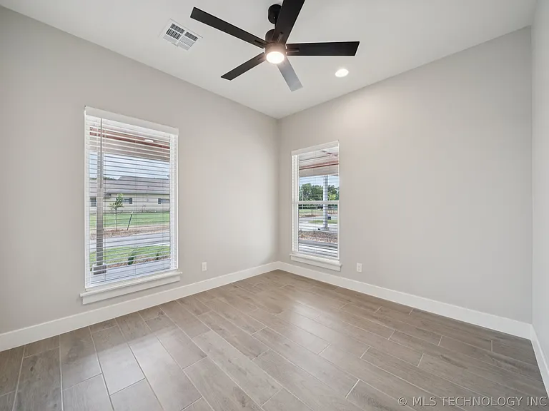 210 S Bluff St #B — Photo 17