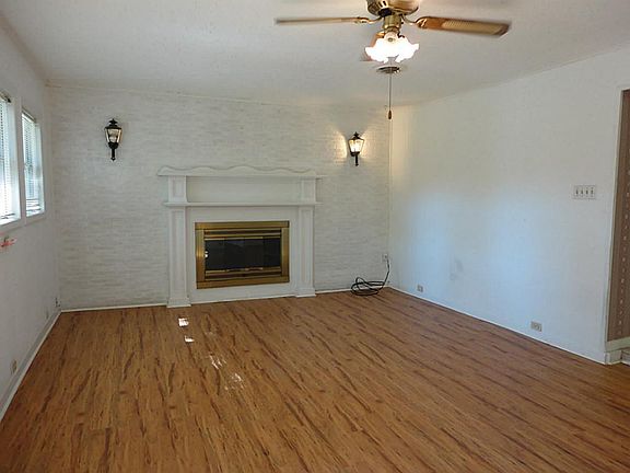 4th image of 1112 Monroe Dr