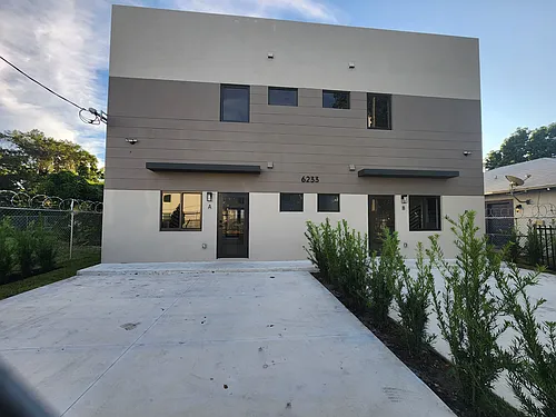 6233 NW 20th Ave #B Photo 1