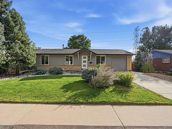 3rd image of 1461 S Magnolia Way