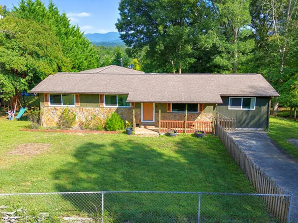 516 Hillcrest Dr, Mc Caysville, GA 30555
