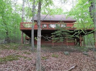 311 Saunders Dr, Bushkill, PA 18324