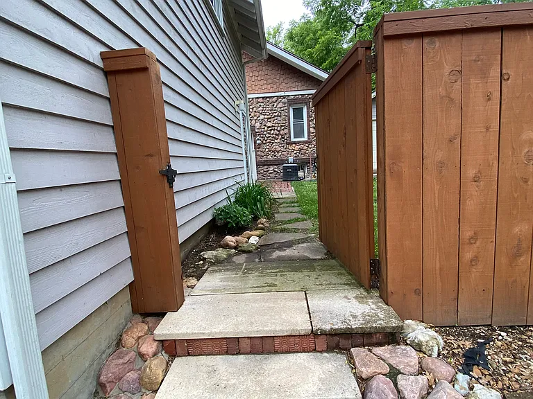 826 Missouri St — Photo 15