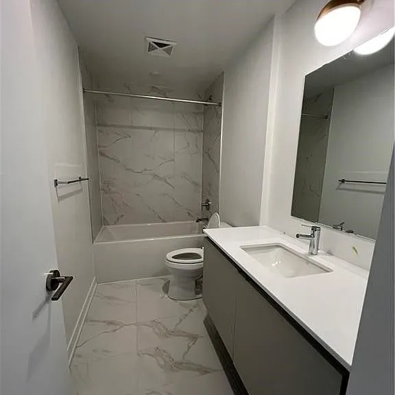 405 Dundas St W #LPH09 — Photo 9