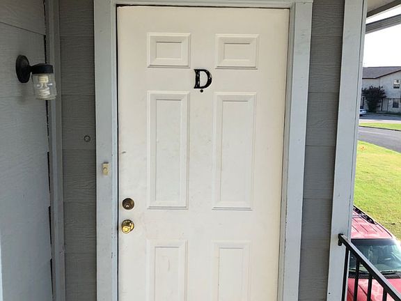 2nd image of 1005 E Side Dr #D