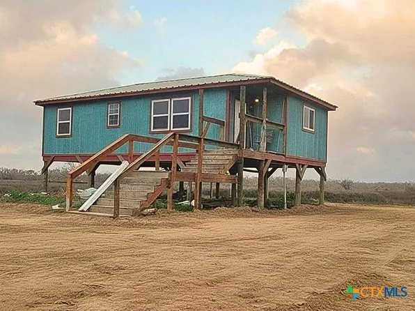 410 Guadalupe River Dr, Tivoli, TX 77990