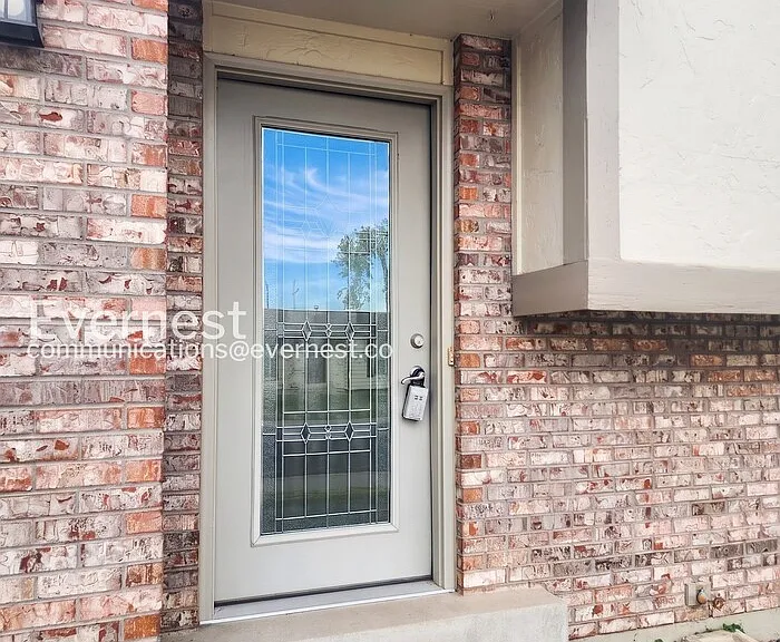 9225 Clermont Dr — Photo 2