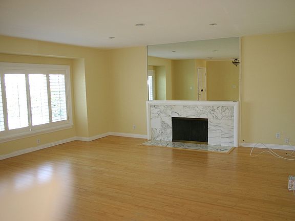 Liviing Room w/Fireplace