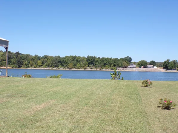 1011 River Front Dr #125, Clifton, TN 38425