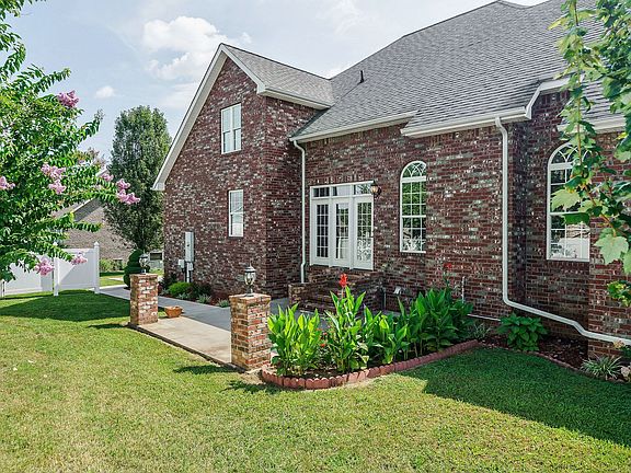 3rd image of 203 Saint Andrews Ct