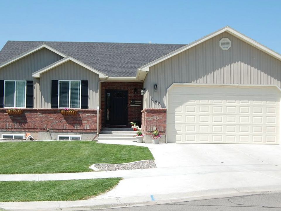 1st image of 645 Palmer Cir