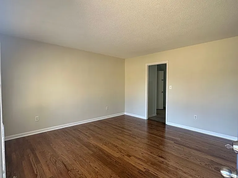 51 Lawanna Dr — Photo 4