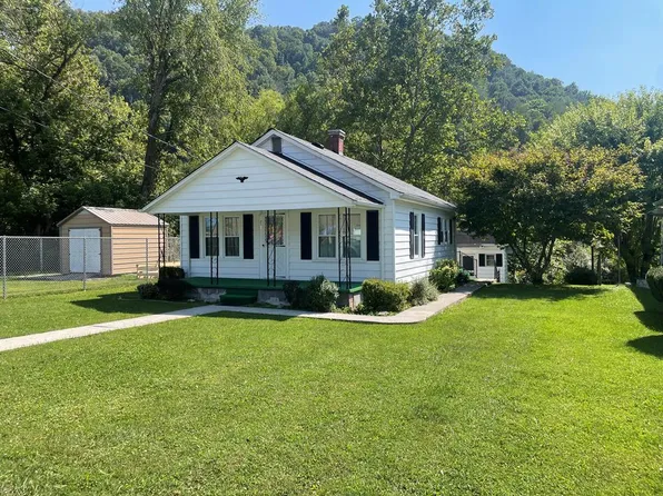 210 River Rd, Cedar Bluff, VA 24609