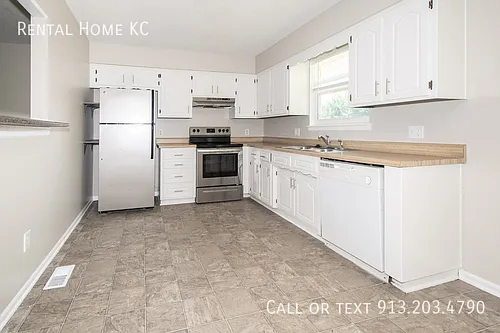 16413 W 123rd St — Photo 11