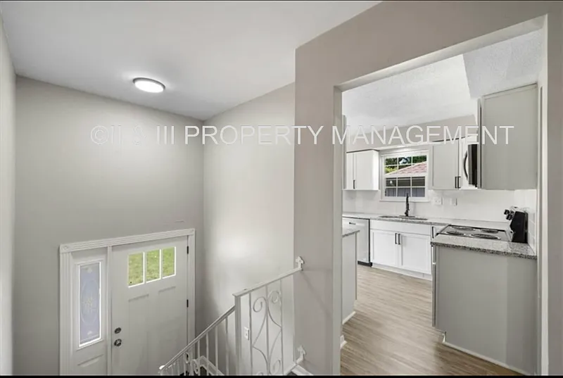 3 bed, 2.0 bath, 1540 sqft, $2,200 — Photo 2
