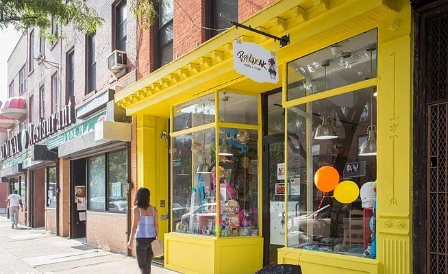 Rented by Vertical Real Estate LLC | media 18