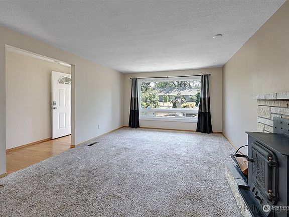 4th image of 5515 NE 46th Avenue W