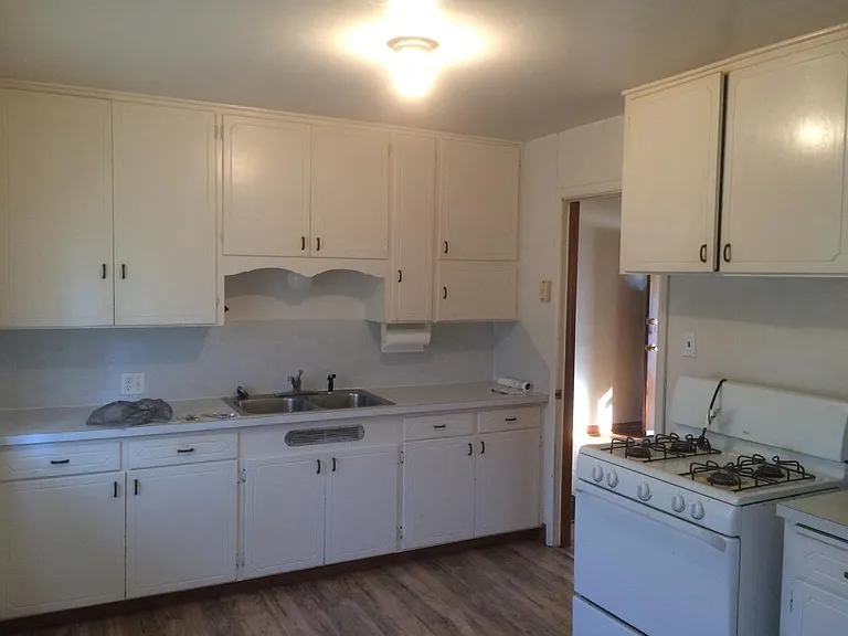 1215 Windsor Way — Photo 9
