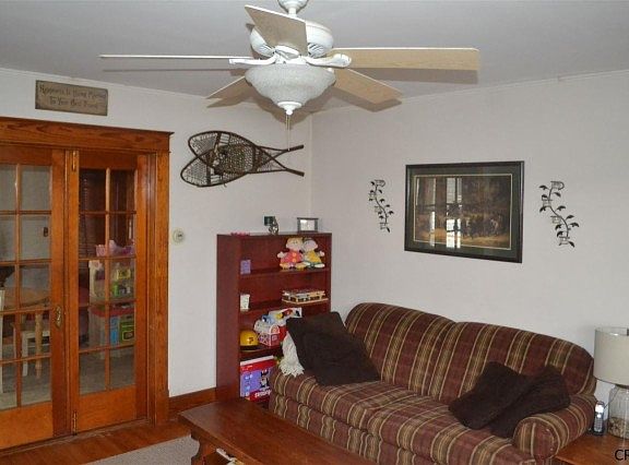 3rd image of 18 Charles St