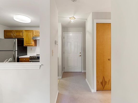 4th image of 400 Colonial Dr Unit 21