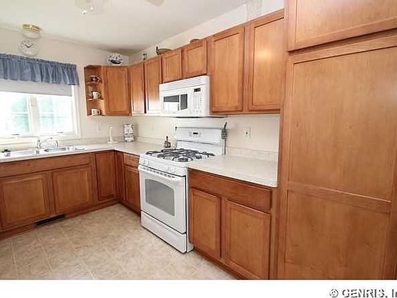 3rd image of 6179 Holly Creek Dr