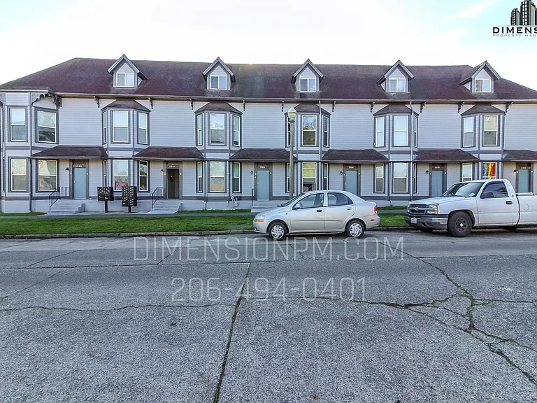 Turn of Century Apartments 1 and 3 bedrooms — Photo 12