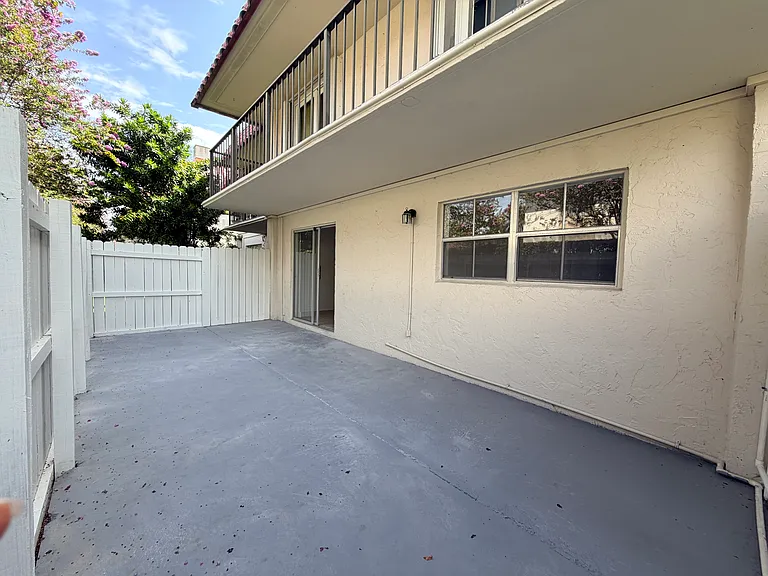 6711 N Kendall Dr #505 — Photo 8