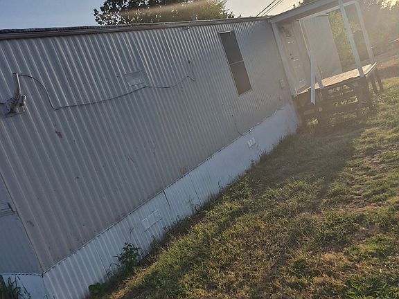 2nd image of 401 Decatur St