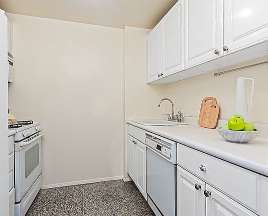 2nd image of 170 E 87th St APT W3b