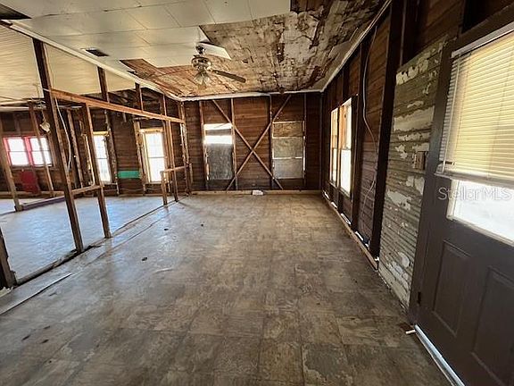 2nd image of 611 W Broadway St