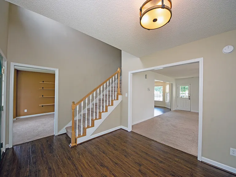 1112 Huff Dr — Photo 6