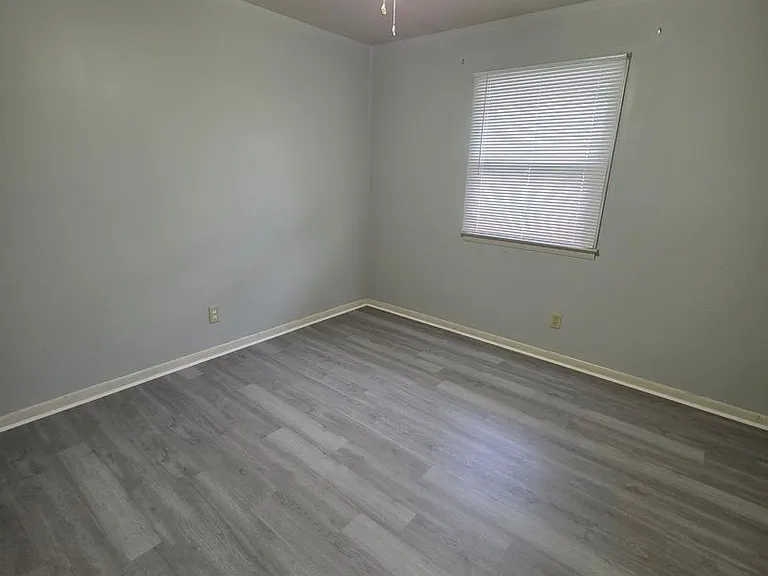 500 Henley St — Photo 5
