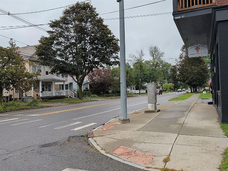 2nd image of 111 Bay St