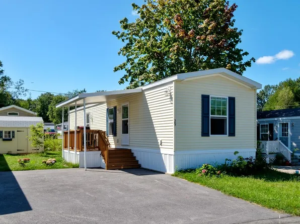 29 Columbia Drive, Newmarket, NH 03857