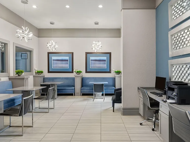 Village at Baldwin Park - Resident Lounge