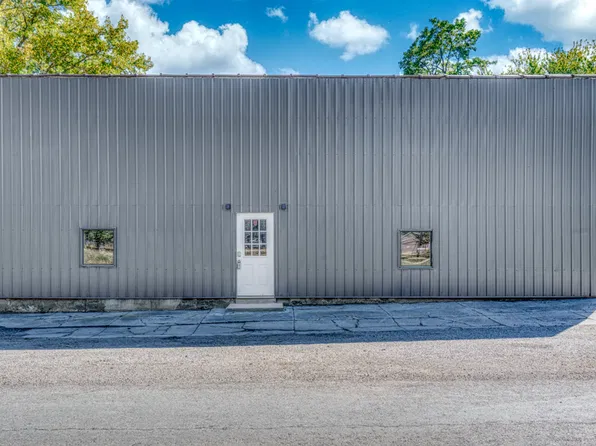 305 E Jefferson Ave, Bonnie, IL 62816