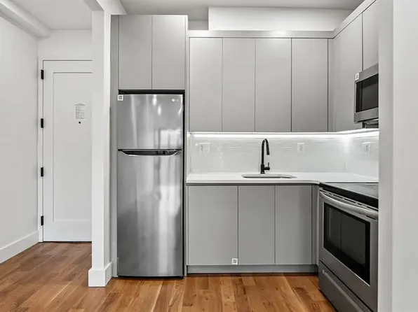 705 Lafayette Avenue image 2 of 7