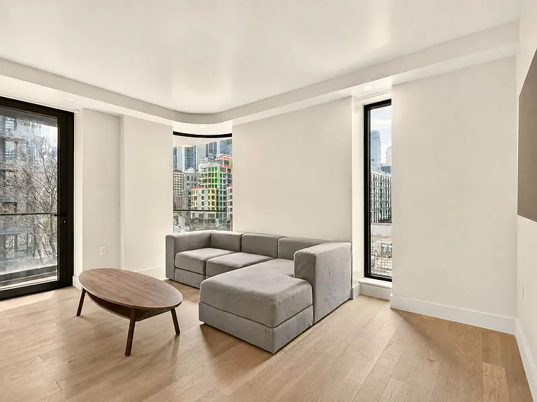 400 W 38th St #5GN — Photo 12