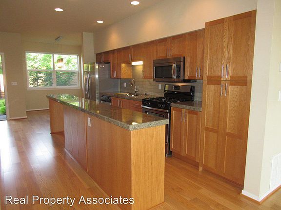 5th image of 10398 157th Pl NE APT 103