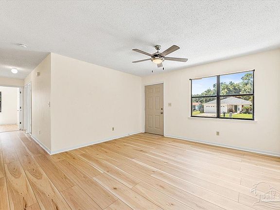 5th image of 3326 Maplewood Dr