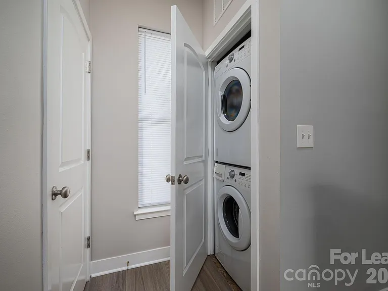 1012 Skyline View Way — Photo 20