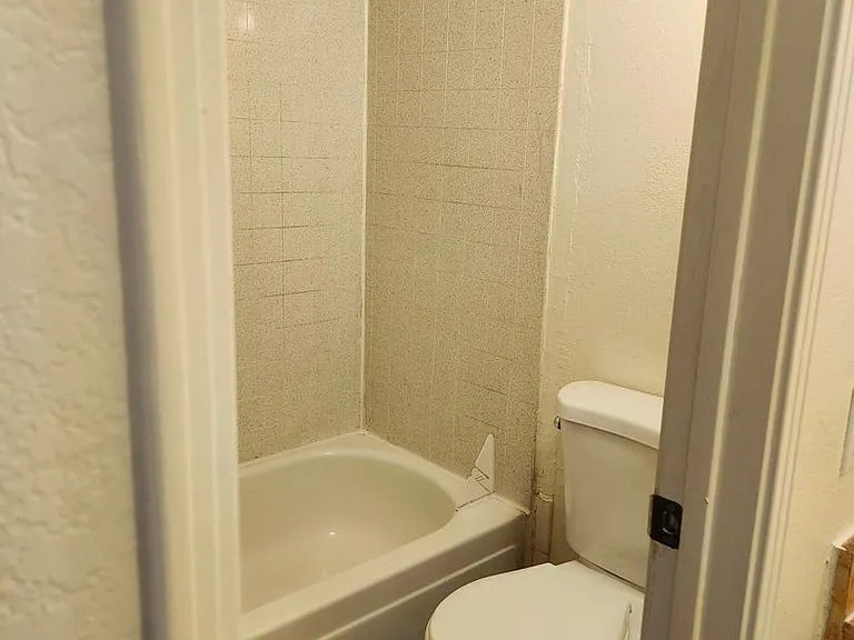 Jerrie Street Apartments — Photo 14