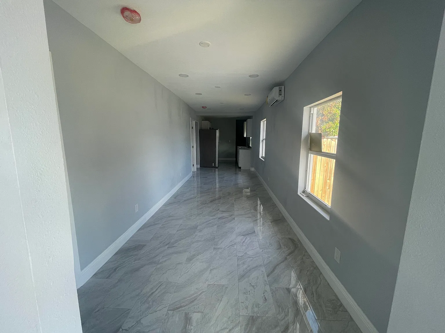 3 bed, 3.0 bath, 826 sqft, $1,950 — Photo 4