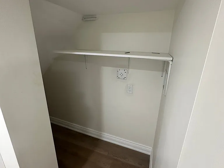 138 Sutherland Ave — Photo 9