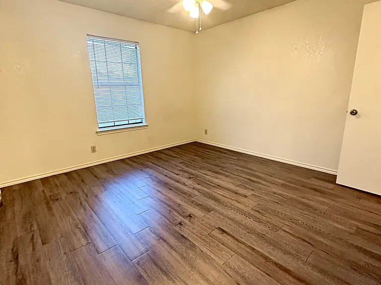 924 W Chestnut St #5 — Photo 11