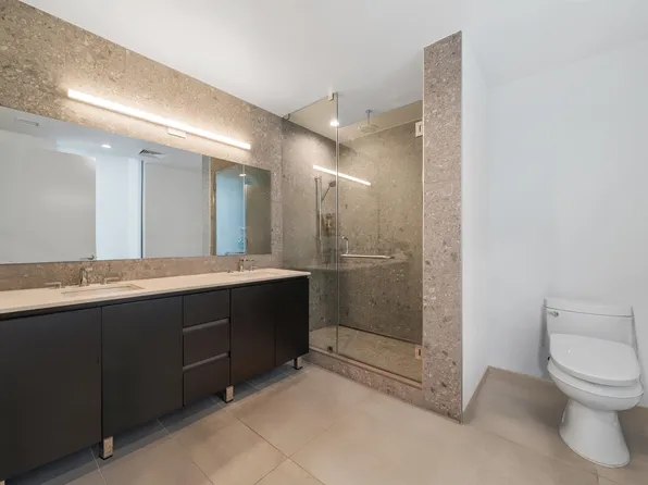 155 Bay Street image 9 of 44