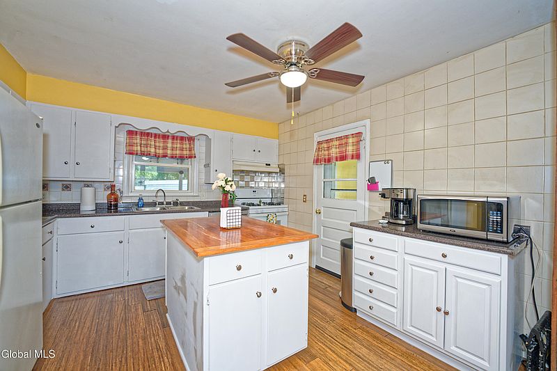 5th image of 91 Pinehurst Avenue