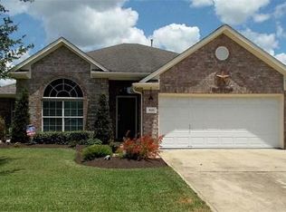 913 S Belle Dr, Angleton, TX 77515